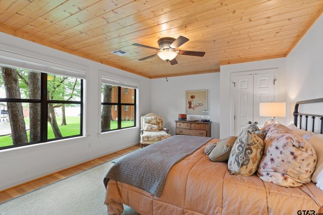 307 King Laurence Ct, Scroggins, TX 75480