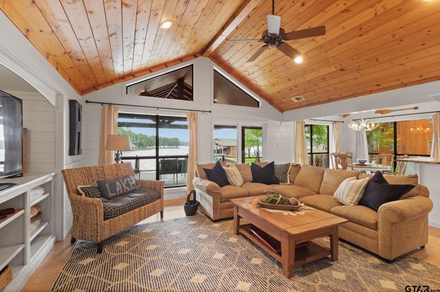 307 King Laurence Ct, Scroggins, TX 75480