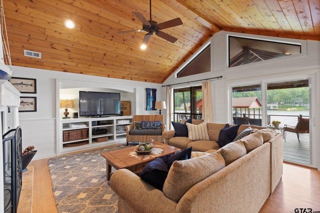 307 King Laurence Ct, Scroggins, TX 75480