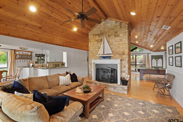 307 King Laurence Ct, Scroggins, TX 75480