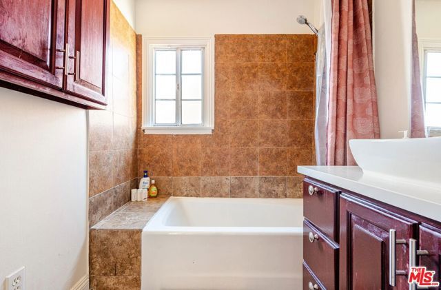 2900 W 80th Street, Inglewood, CA 90305