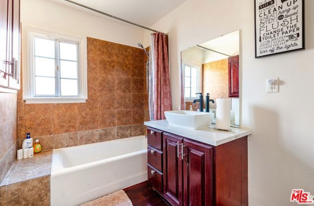 2900 W 80th Street, Inglewood, CA 90305
