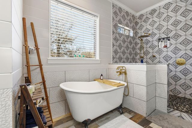 107 Falls Creek Lane, Gunter, TX 75058