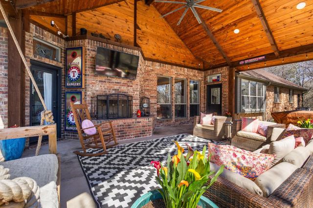 107 Falls Creek Lane, Gunter, TX 75058