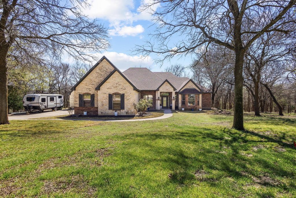 107 Falls Creek Lane, Gunter, TX 75058