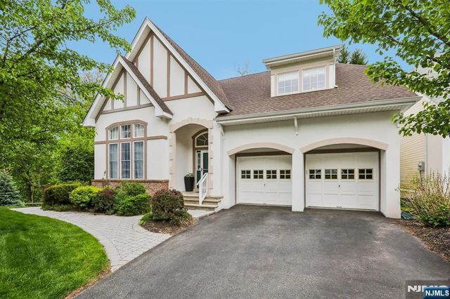 2 Winding Ridge, Oakland, NJ 07436