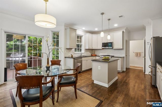 2 Winding Ridge, Oakland, NJ 07436