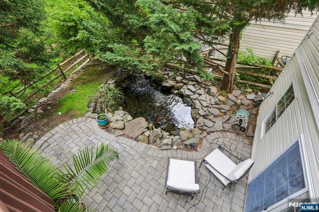 2 Winding Ridge, Oakland, NJ 07436