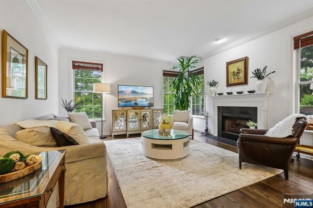 2 Winding Ridge, Oakland, NJ 07436
