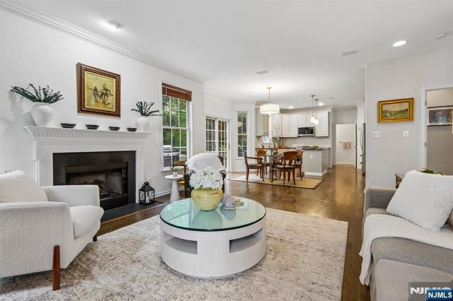 2 Winding Ridge, Oakland, NJ 07436