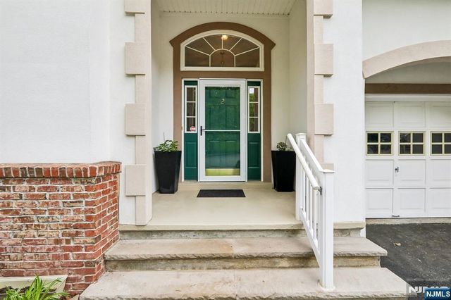 2 Winding Ridge, Oakland, NJ 07436