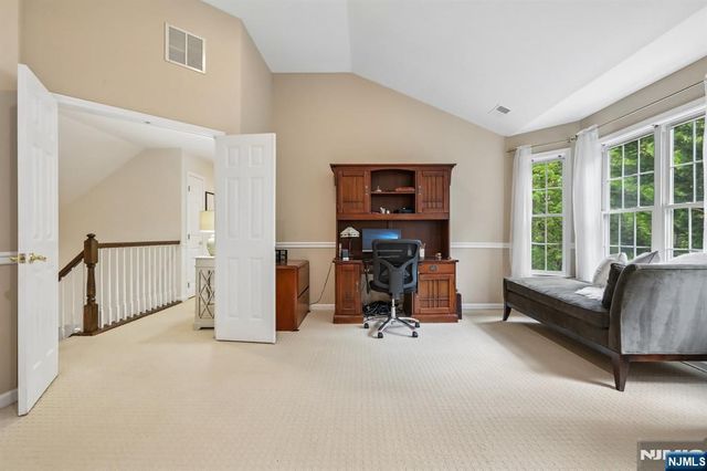2 Winding Ridge, Oakland, NJ 07436