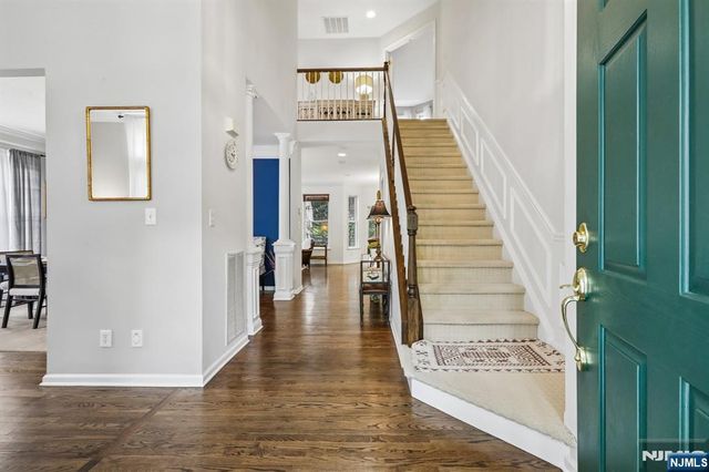 2 Winding Ridge, Oakland, NJ 07436