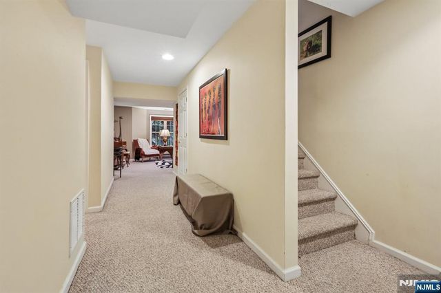 2 Winding Ridge, Oakland, NJ 07436