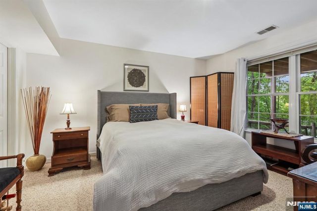 2 Winding Ridge, Oakland, NJ 07436
