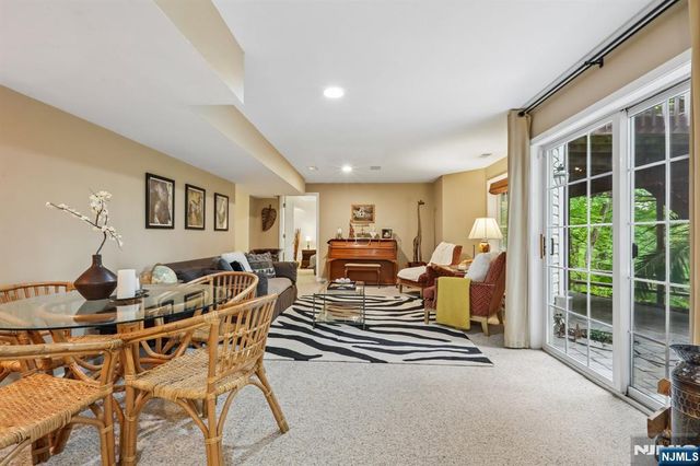 2 Winding Ridge, Oakland, NJ 07436
