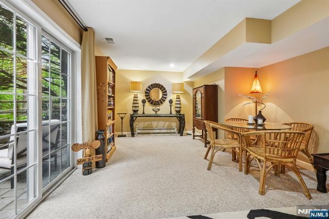 2 Winding Ridge, Oakland, NJ 07436