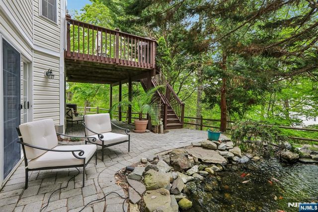 2 Winding Ridge, Oakland, NJ 07436