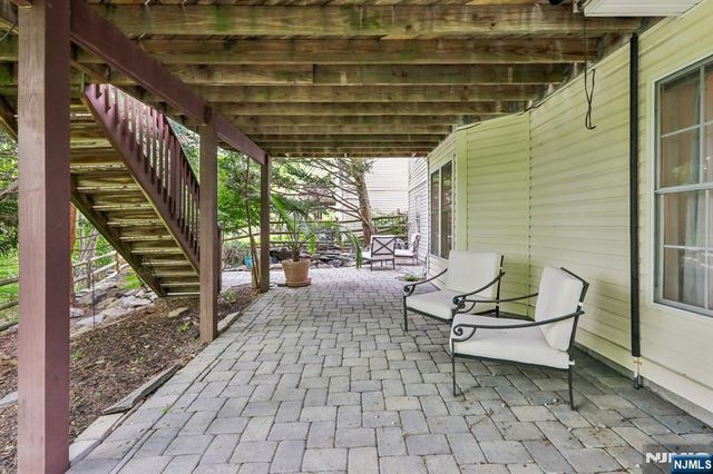 2 Winding Ridge, Oakland, NJ 07436