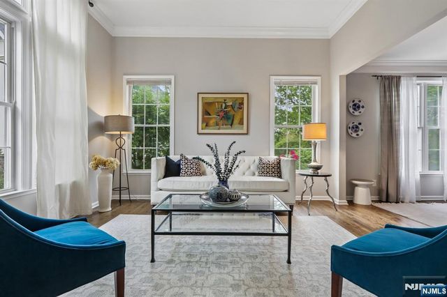 2 Winding Ridge, Oakland, NJ 07436