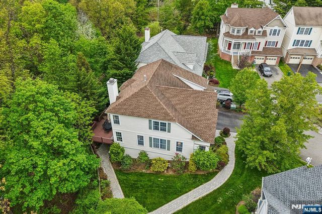 2 Winding Ridge, Oakland, NJ 07436