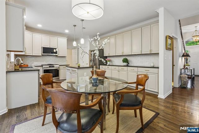 2 Winding Ridge, Oakland, NJ 07436