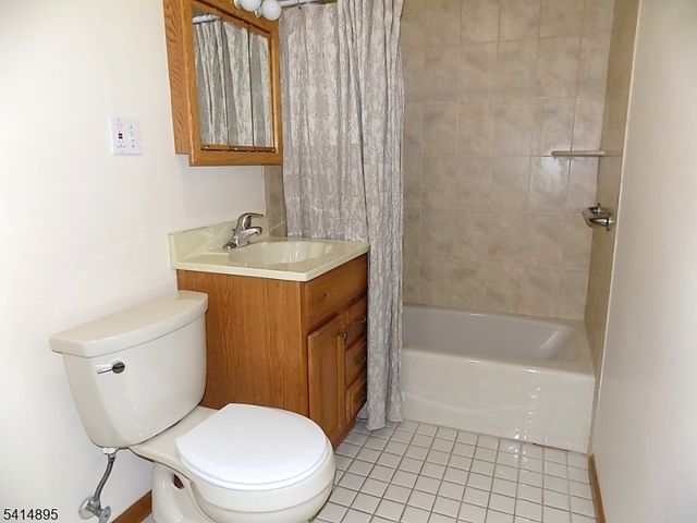 21 Romondt Rd, Pequannock Twp., NJ 07444