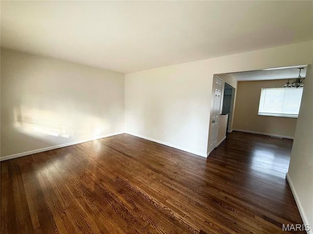 2750 Robert Drive, Florissant, MO 63031