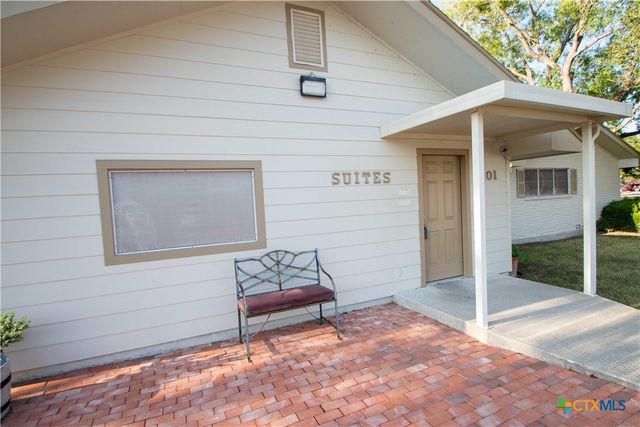 1101 Salem Road, Victoria, TX 77904