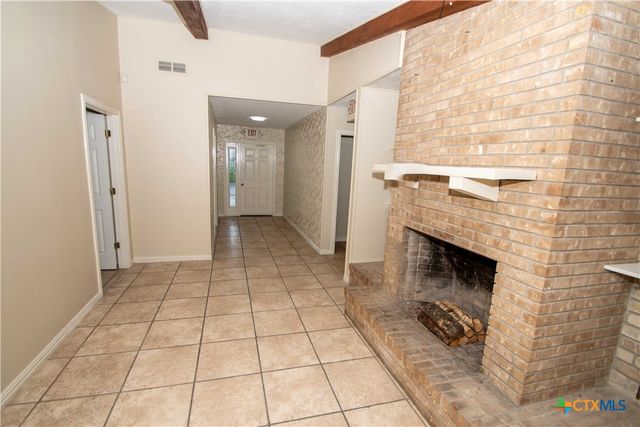 1101 Salem Road, Victoria, TX 77904