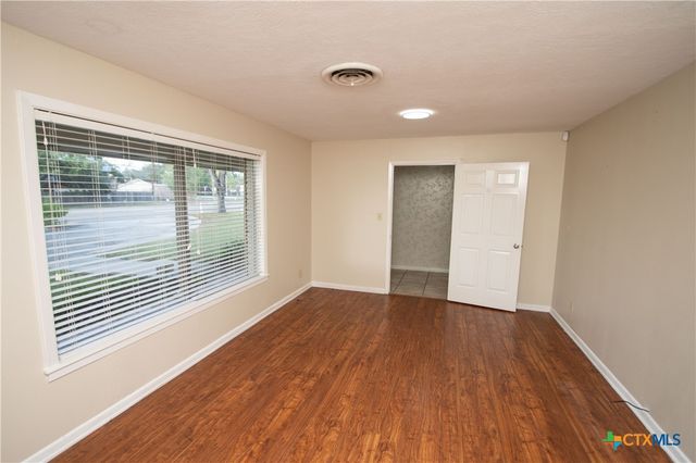 1101 Salem Road, Victoria, TX 77904