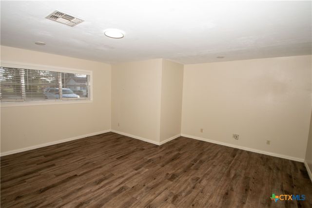 1101 Salem Road, Victoria, TX 77904