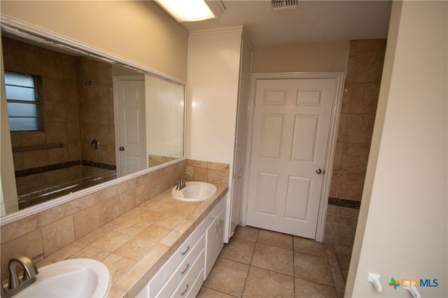 1101 Salem Road, Victoria, TX 77904