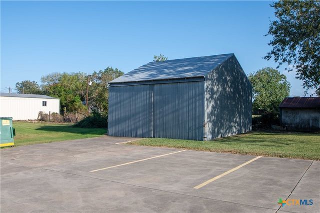 1101 Salem Road, Victoria, TX 77904
