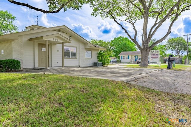 1101 Salem Road, Victoria, TX 77904