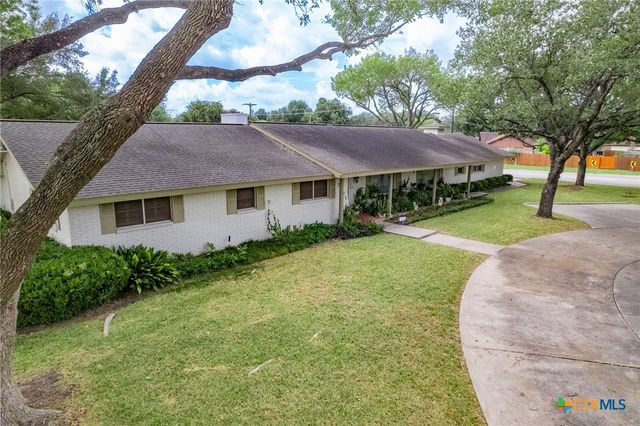 1101 Salem Road, Victoria, TX 77904