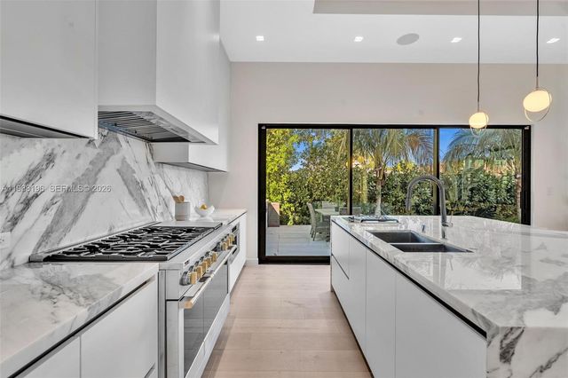 9264 Dickens Ave, Surfside, FL 33154