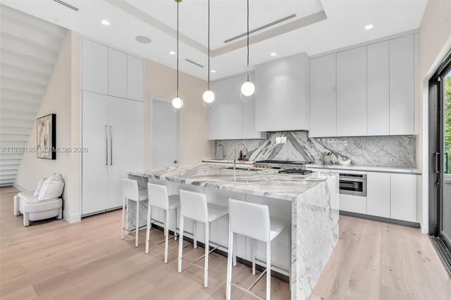 9264 Dickens Ave, Surfside, FL 33154