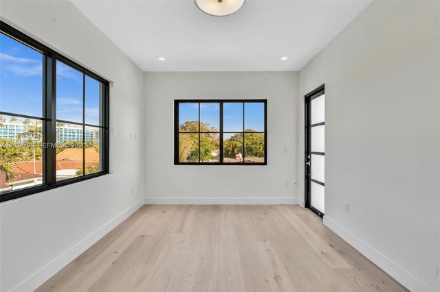 9264 Dickens Ave, Surfside, FL 33154