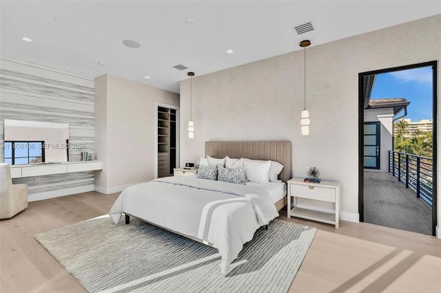 9264 Dickens Ave, Surfside, FL 33154