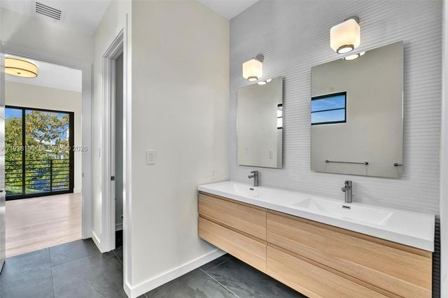 9264 Dickens Ave, Surfside, FL 33154