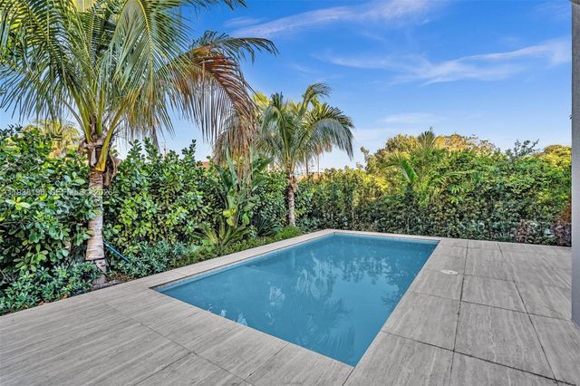 9264 Dickens Ave, Surfside, FL 33154