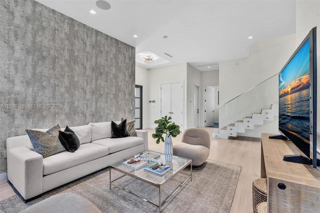 9264 Dickens Ave, Surfside, FL 33154