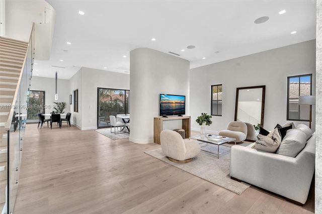 9264 Dickens Ave, Surfside, FL 33154