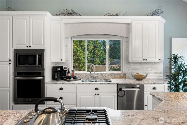 3324 Deer Island Drive E, Lake Tapps, WA 98391