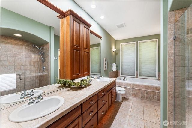 3324 Deer Island Drive E, Lake Tapps, WA 98391