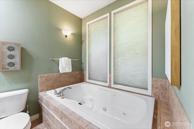 3324 Deer Island Drive E, Lake Tapps, WA 98391
