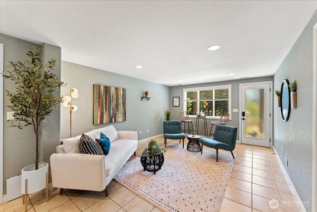 3324 Deer Island Drive E, Lake Tapps, WA 98391