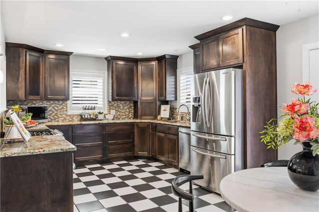1617 W Shadowridge Drive, Fayetteville, AR 72701