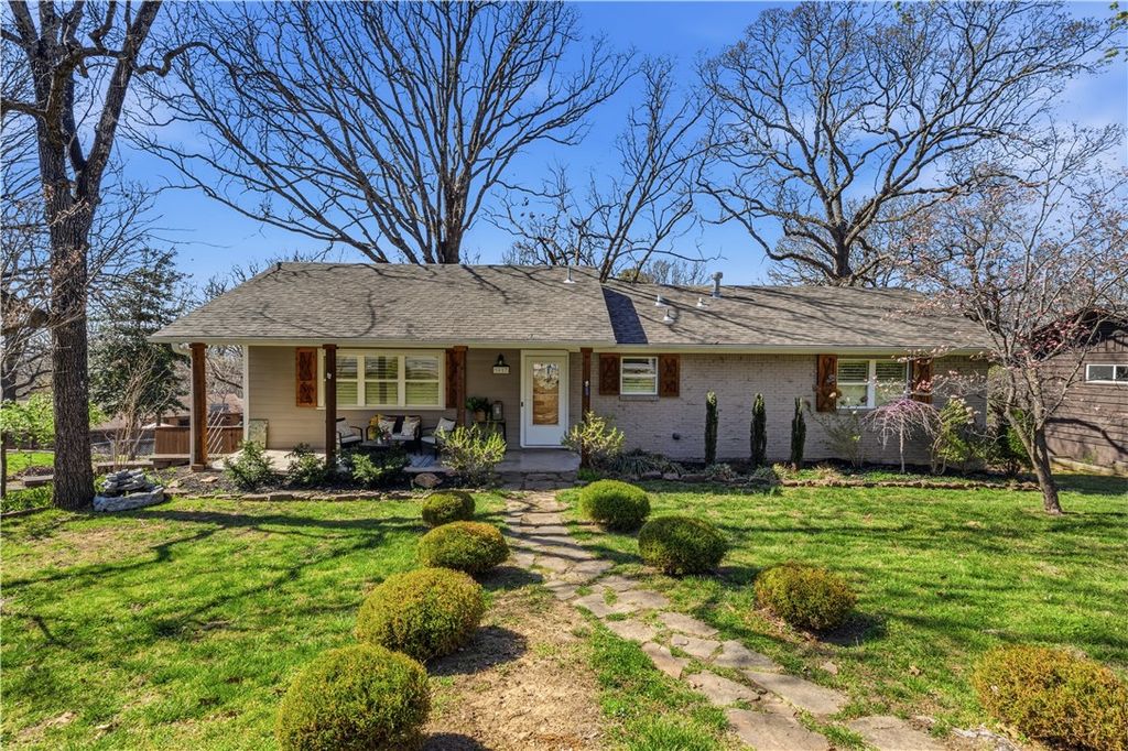 1617 W Shadowridge Drive, Fayetteville, AR 72701